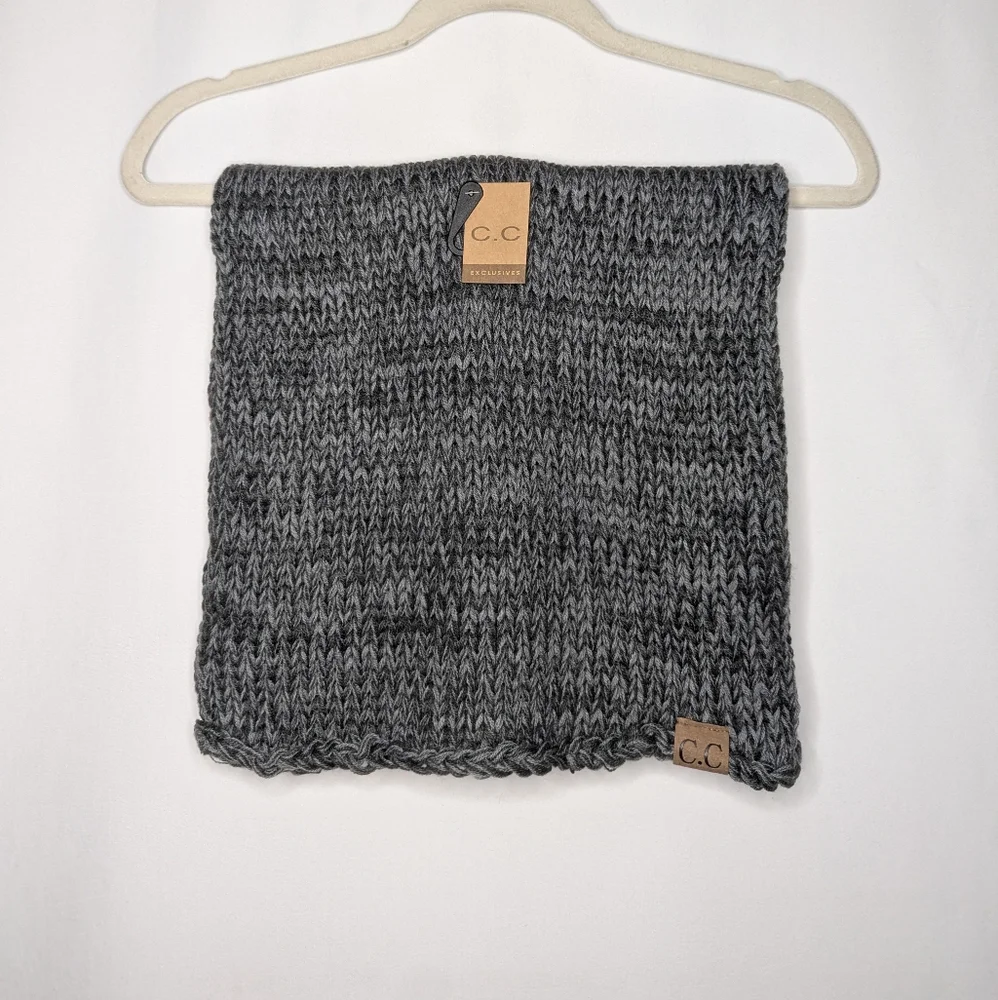 C.C Cheveux Corp Mottle Gray Knit Infinity Scarf NWT